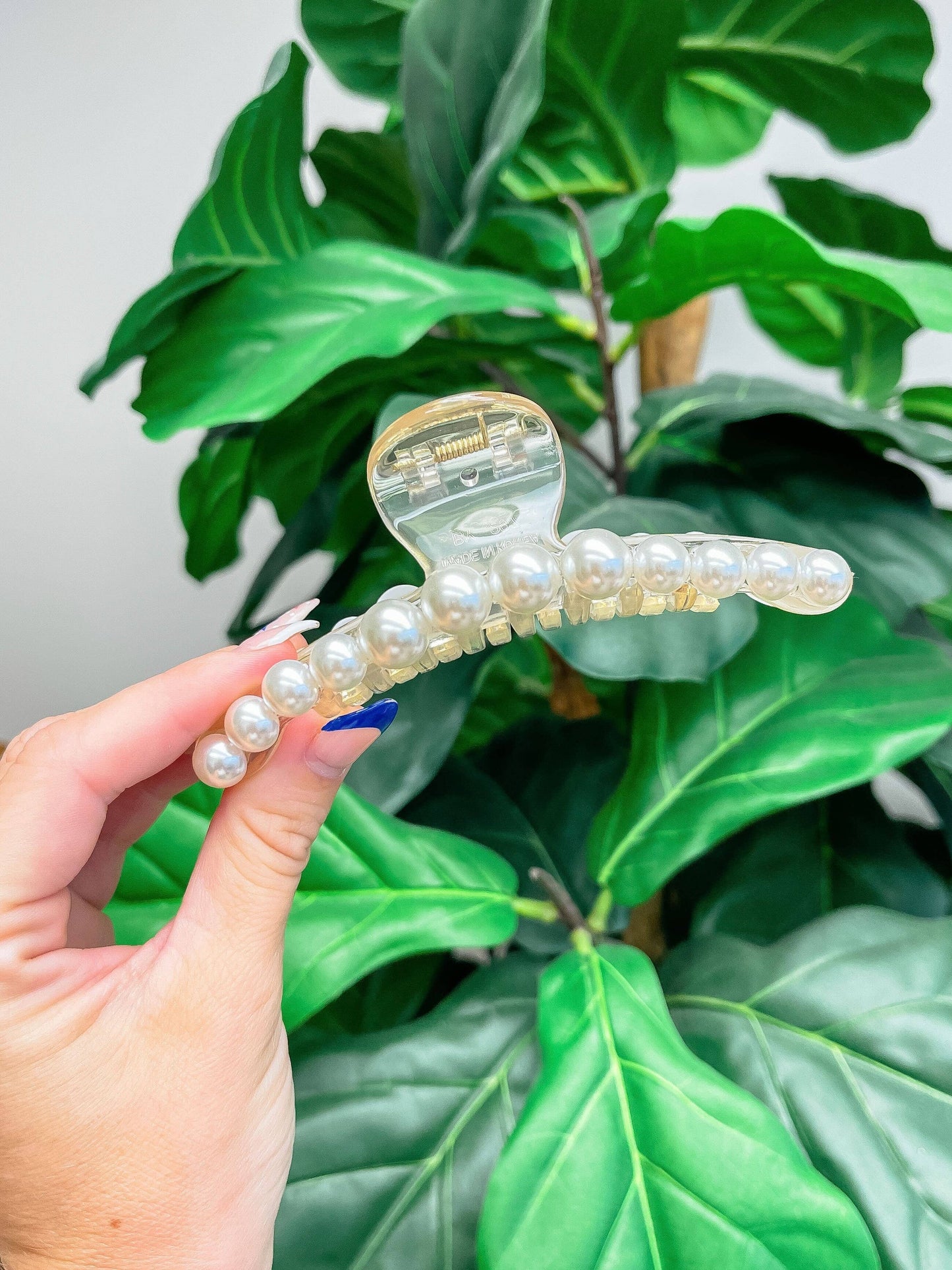 Classic Oval Pearl Claw Clips