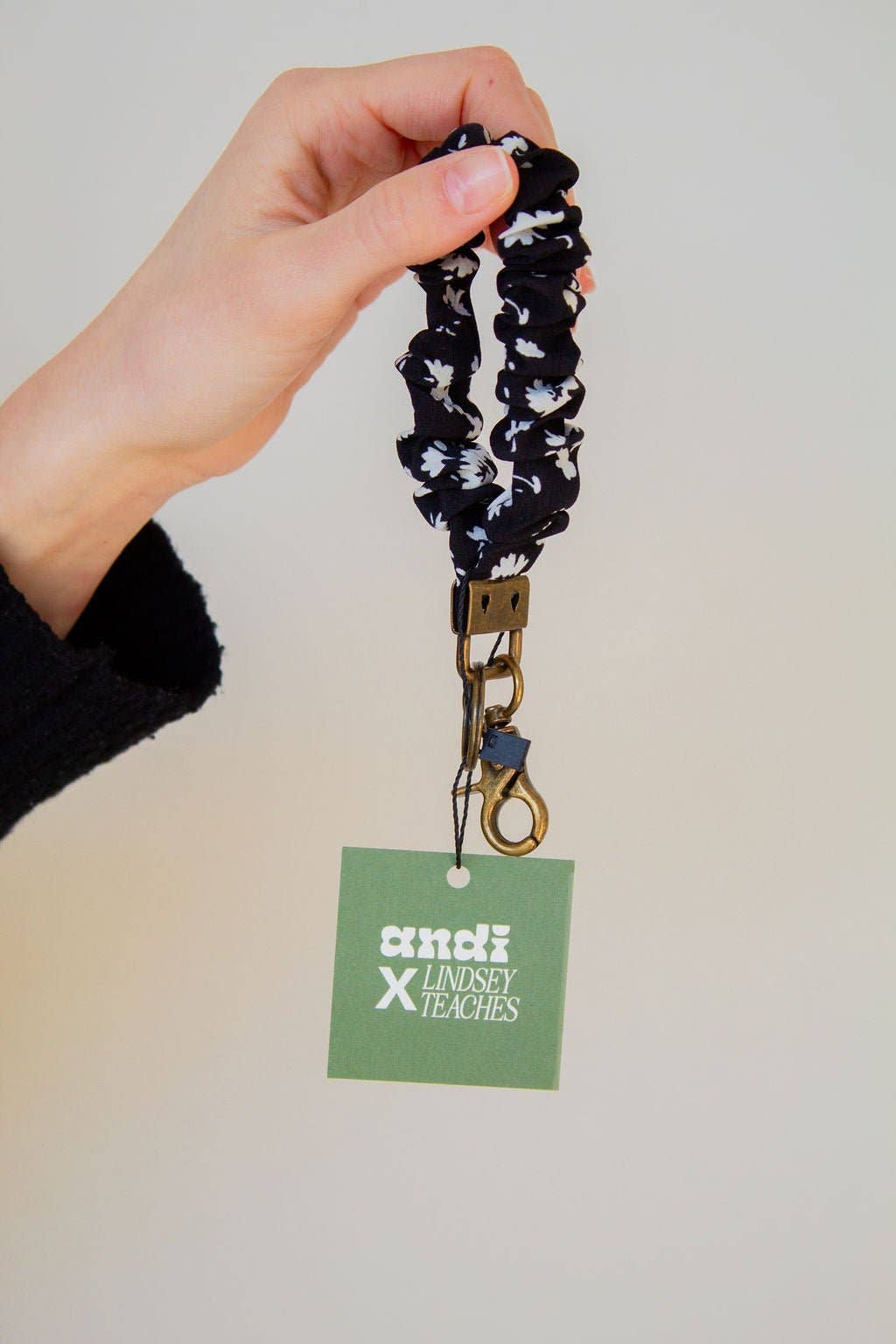 Onyx Floral Keychain